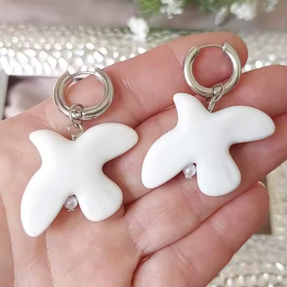 Round Ear Hoop White Peace Dove Earrings Jewelry - Picture 3 of 14